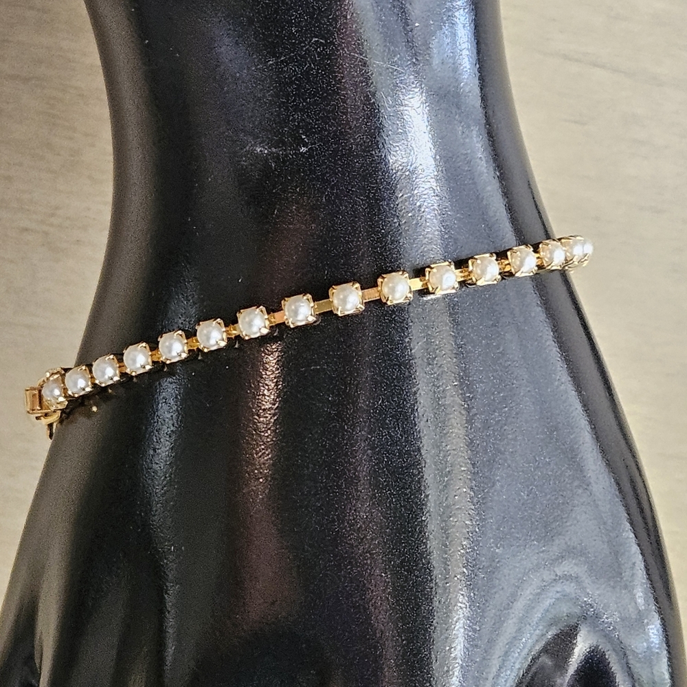 NIB Avon Faux Pearl Tennis Bracelet Faux Pearl Gold Tone 7" Size Small